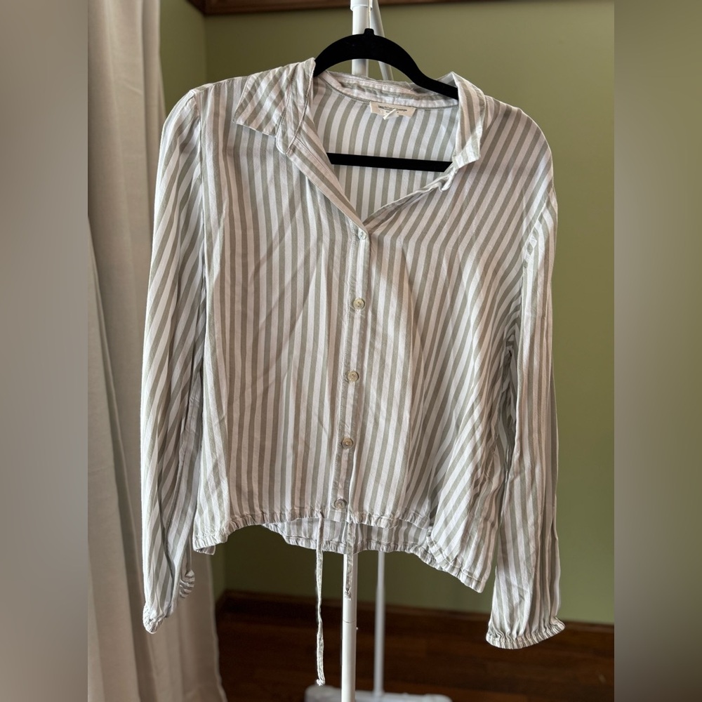 Chic Striped Button-Down Shirt in Gray and White